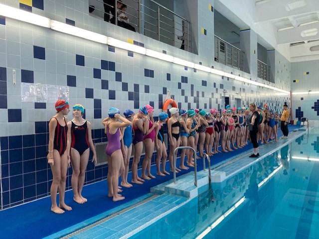 Соревнования по плаванию среди девушек 5-х классов