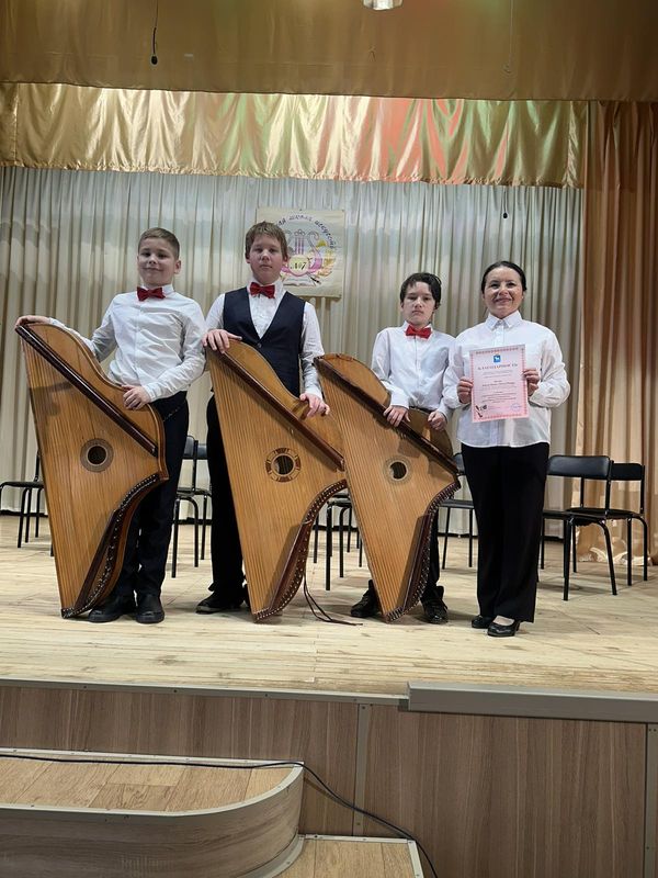 Прошел фестиваль исполнителей на народных инструментах.